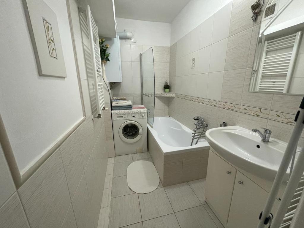 Ferienwohnung Attic Flat In The Center Pressburg Exterior foto
